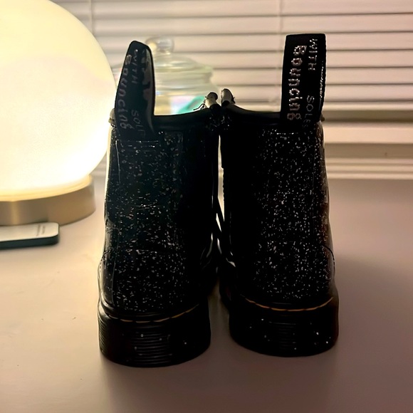 TODDLER DR MARTENS GLITTER LACE UP BOOTS SIZE 7 US - Picture 2 of 4